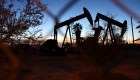 Baja el petróleo tras sugerencia a la OPEP de aumentar producción