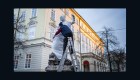 Ucranianos ayudan a proteger estatuas históricas de Lviv