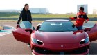 ¿Es capaz Zlatan de manejar un Ferrari?