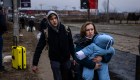 Voluntarios asisten a refugiados ucranianos en Hungría