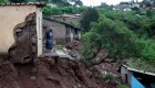Las inundaciones en Durban, Sudáfrica, arrasan con carreteras y casas