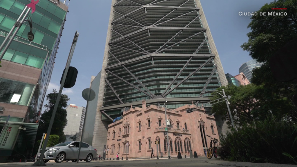 La historia de la torre que modificó el 'skyline' de la Ciudad de México