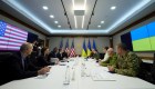EE.UU. promete ayuda militar a Ucrania en visita diplomática