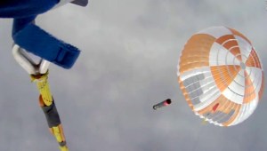 Compañía logra capturar un cohete espacial con un helicóptero
