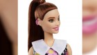 Presentan Barbie con audífonos para discapacidad auditiva