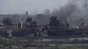 Comandante de Azov: La lucha sigue en acerera en Mariúpol