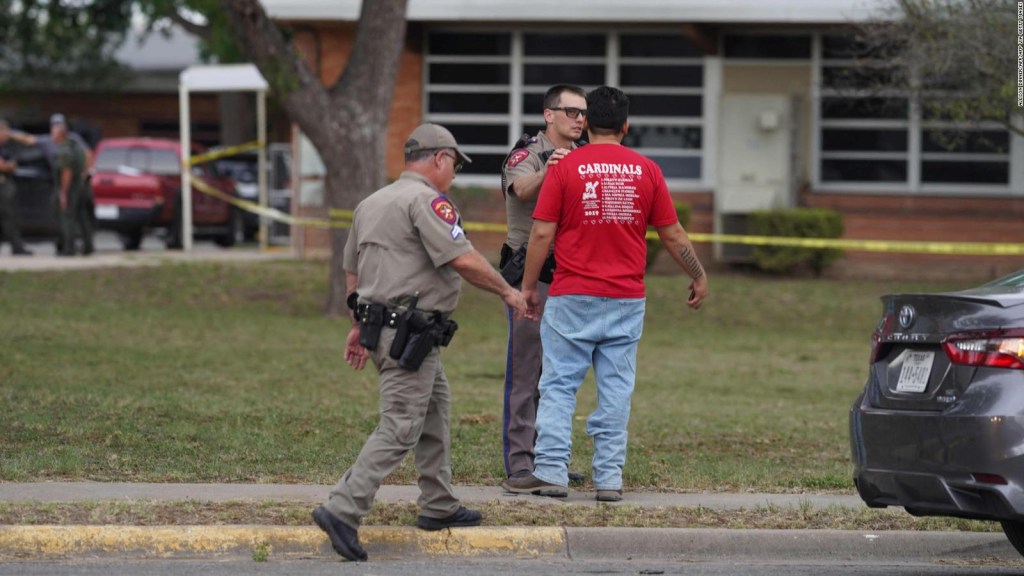 Tiroteo en Texas: revelan que atacante se encerró en un salón y disparó