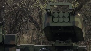 EE.UU. evalúa enviar sistema avanzado de cohetes a Ucrania