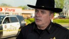 “No podemos vivir con miedo”, dice sheriff sobre la masacre en Buffalo cafe