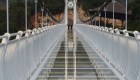 ¿Te atreverías a cruzar un puente de cristal a 150 metros de altura?