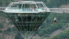 Conoce el puente colgante de cristal inaugurado en Georgia