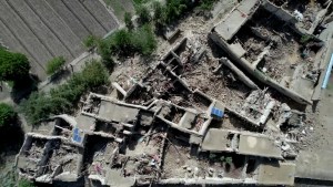 "Toda la gente quedó enterrada bajo sus casas": supervivientes describen el terremoto en Afganistán