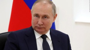 Putin desafía a los líderes del G7 a quitarse parte de la ropa