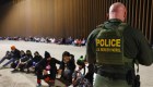 Hasta 2.200 migrantes intentan cruzar a EE.UU. en Del Río