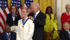 Biden condecora a Rapinoe, Biles y más en la Casa Blanca