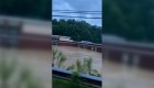El agua llega hasta las ventanas en una escuela de Kentucky