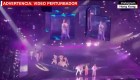 Pantalla gigante cae sobre bailarines durante concierto de la banda Mirror