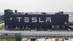 Caen ventas de Tesla por mejora de planta en China