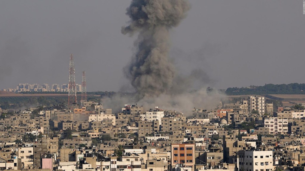 Entra en vigor un frágil acuerdo de alto el fuego de Israel en Gaza
