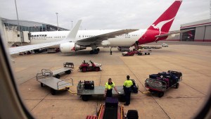Qantas pide a sus ejecutivos que ayuden como maleteros, mira por qué