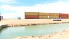 En Arizona completan el muro fronterizo con contenedores