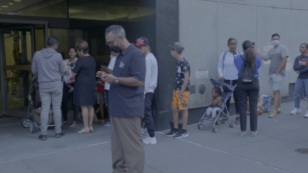 Inmigrantes que llegan a Nueva York cuentan con ayuda de la Iglesia