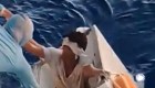 Brasileño sobrevive 11 días en altamar flotando en un congelador