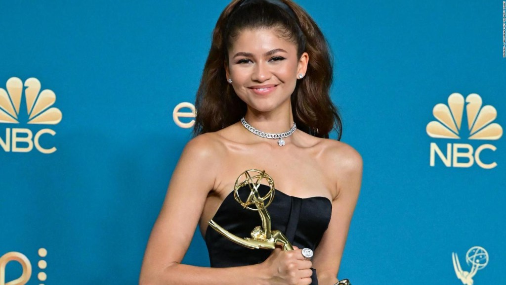 Zendaya y su elegante vestido en los Premios Emmy 2022