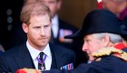 Por petición del rey, el príncipe Harry podrá usar su uniforme militar