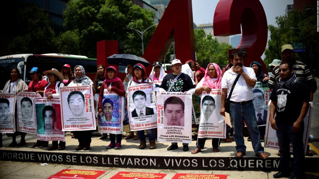 Abogados de militares del caso Ayotzinapa hablan con CNN