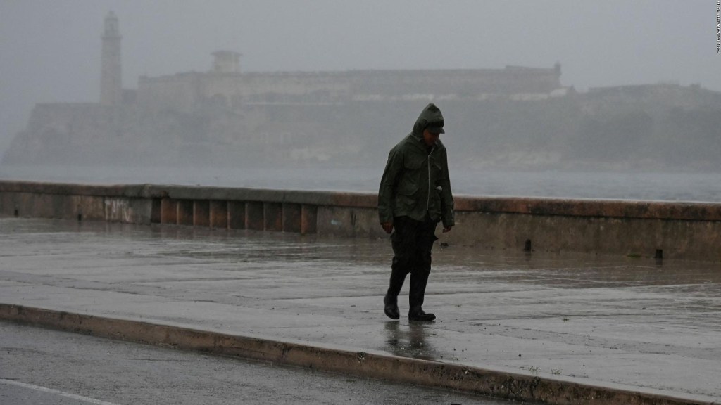 Intensas lluvias deja Ian en su paso por La Habana