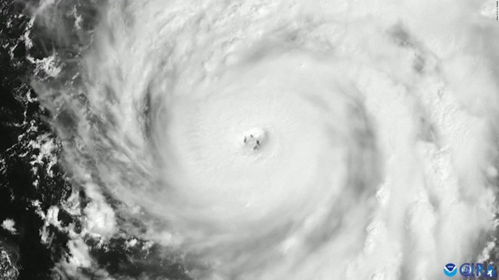 Imágenes de satélite muestran relámpagos dentro del huracán Ian
