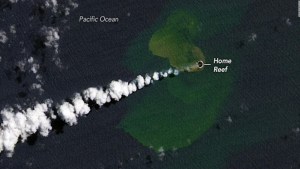 Erupción volcánica da origen a una pequeña isla en el Pacífico