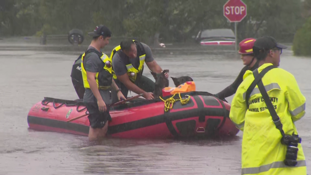 Como tormenta tropical, Ian deja inundaciones en Orlando