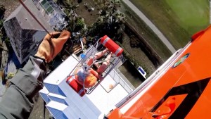 Los dramáticos rescates desde el aire tras el paso de Ian por Florida