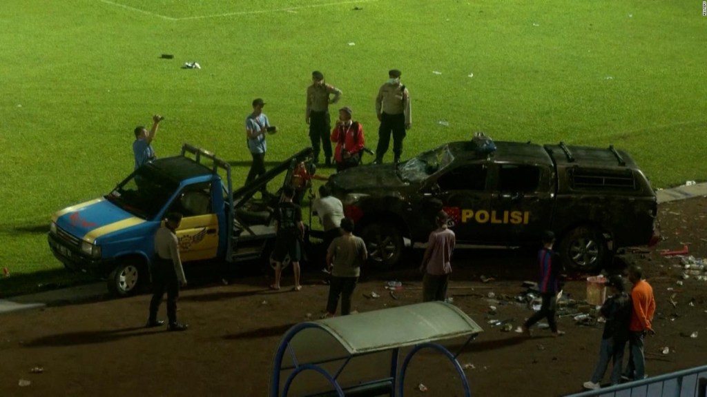 5 cosas: policía se disculpa tras muertes en Indonesia