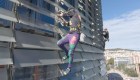 El "Spiderman francés" y su hijo escalan juntos un rascacielos en España