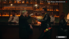 Romeo Santos y Christian Nodal brindan por la misma mujer en "Me extraño"
