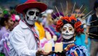 Miles de turistas visitan CDMX para desfile de Día de Muertos