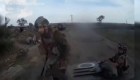 Mira la accidentada huida de unos soldados rusos