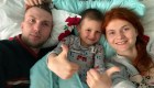 Una familia brinda esperanza a niño ucraniano huérfano