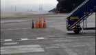 Avión envuelto en llamas aterriza de emergencia en Lima