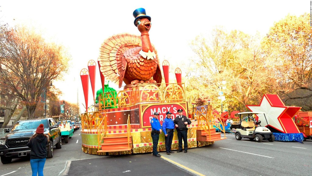 Residentes de Nueva York disfrutan del tradicional desfile de Macy's