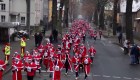 Mira la competencia de cientos Santa Claus en Alemania