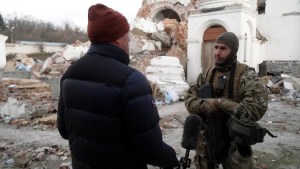 Desertores rusos y voluntarios hablan de su defensa a Ucrania