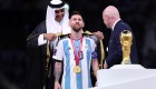 Te explicamos el significado de la capa que llevó Messi tras ganar el Mundial de Qatar