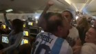 Argentinos festejan el título mundial en pleno vuelo hacia Buenos Aires
