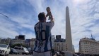 Messi y Maradona "juntos" en el Obelisco en una recreación de ensueño