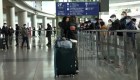 Mira los conmovedores reencuentros en el aeropuerto de Beijing en China