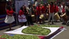Bolivianos celebran a la hoja de coca en el Festival Akuliku